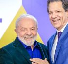 Lula ao lado de Haddad.