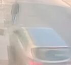 Momento em que carro atropela idoso.