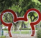 Montagem do Natal da Disney no parque Barigui em Curitiba (PR).