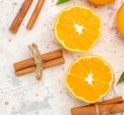 A mistura de canela e cascas de laranja cria um aroma natural e econ&ocirc;mico para perfumar a casa.