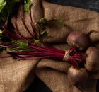 Beterraba fresca aparece como op&ccedil;&atilde;o natural para apoiar a sa&uacute;de do f&iacute;gado no dia a dia.