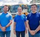 Prefeito Carlos Santana entrega &ocirc;nibus em Ipojuca.