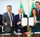 Raquel Lyra e Lula assinam acordo para investimento no Metr&ocirc; do Recife.