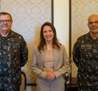 Raquel Lyra prestigia troca no comando do Ex&eacute;rcito.