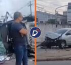 Estados da viatura da PM e carro de passeio ap&oacute;s acidente no Recife.