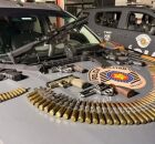 Homem &eacute; preso ap&oacute;s Pol&iacute;cia Militar encontrar arsenal de guerra escondido em cofres de pousada