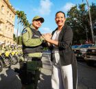 Governadora Raquel Lyra ao lado de policial militar.
