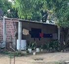 Casa onde encapuzados invadiram e mataram homem.