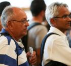 Aposentados em fila de espera.