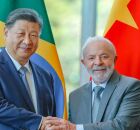 Lula ao lado do presidente da China, Xi Jinping.