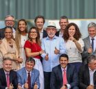 Presidente Lula junto de seus ministros.