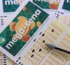 Cartelas da Mega-Sena marcadas.
