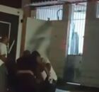 Corpo sendo recolhido pelo IML, no Recife.