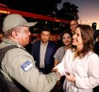 Governadora Raquel Lyra cumprimenta policial militar