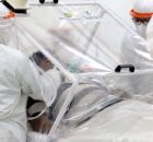 Paciente em hospital de campanha