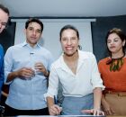 Raquel Lyra ao lado de Silvio Costa Filho assinando contrato de dragagem para o Porto do Recife.