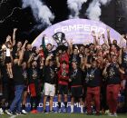 Sport levantando titulo do Campeonato de 2025 