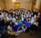 Raquel Lyra com alunos de Pernambuco 