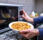 Micro-ondas na cozinha 