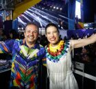 Raquel Lyra participa do carnaval ao lado do prefeito Fabinho Lisandro.