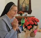 Suspeito preso por assassinar freira de 82 anos relata que ouviu vozes.