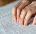 Estudante com defici&ecirc;ncia visual.