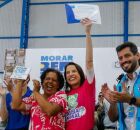 Governadora Raquel Lyra entrega t&iacute;tulos de propriedade para fam&iacute;lias.