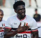 Israel, jogador do Santa Cruz comemorando gol.