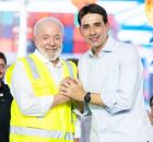 Lula ao lado do ministro Silvio Costa Filho.