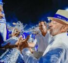 Lula em desfile da escola de samba.