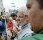 Lula visita cidade atingida por fortes chuvas.
