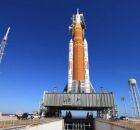 Nave Artemis 2. Foguete SLS, que vai ser usado na miss&atilde;o Artemis 2, no complexo de lan&ccedil;amento Kennedy Space Center, na Fl&oacute;rida (EUA)