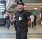 Vigilante no trabalho.