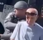 Policial aposentado de 89 anos &eacute; preso por assassinar a pr&oacute;pria cuidadora durante briga por dinheiro.