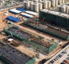 est&aacute; erguendo um grande complexo residencial em Cama&ccedil;ari, na Regi&atilde;o Metropolitana de Salvador, Bahia.  Leia mais em: https://www.bradojornal.com/noticias/bahia/2026/03/17/byd-constroi-complexo-residencial-em-camacari-para-cerca-de-4-mil-trabalhadores-chin