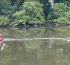 Equipes do Corpo de Bombeiros no Rio Capibaribe em buscas de remador.