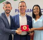 Prefeito Silvado Albino, de Garanhuns, recebendo Selo Ouro.