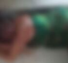 Imagem borrada da v&iacute;tima ca&iacute;da no ch&atilde;o.