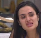 Jordana chora em conversa com Alberto.