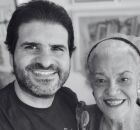 Prefeito Vin&iacute;cius Labanca, de S&atilde;o Louren&ccedil;o da Mata, ao lado da m&atilde;e, escritora e jornalista C&eacute;lia Lopes.