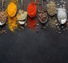 Sementes de cominho s&atilde;o usadas em diferentes culin&aacute;rias e tamb&eacute;m chamam aten&ccedil;&atilde;o pelos poss&iacute;veis benef&iacute;cios digestivos.