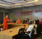 Deputado Joel da Harpa visita Corpo de Bombeiros e debate demandas da categoria