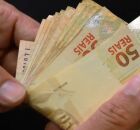 C&eacute;dulas de cinquenta reais.