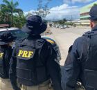 Agentes da PRF.
