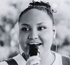 Cantora gospel Carolina Beatriz.