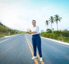 Governadora Raquel Lyra inaugurando uma estrada em Pernambuco.