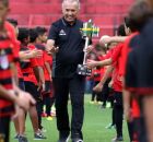 Nelsinho Baptista com a ta&ccedil;a da Copa do Brasil de 2008.