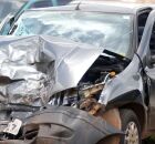 A trag&eacute;dia aconteceu nesta sexta-feira, ap&oacute;s um carro desgovernado invadir a cal&ccedil;ada e atingir as v&iacute;timas, que tinha 5 e 10 anos de idade.