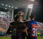 Time do Fortaleza comemorando