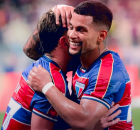 Fortaleza comemorando gol